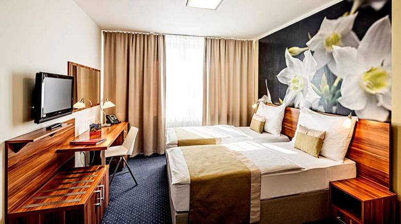<b>Hotel Vista Room</b>. Images powered by <a href="https://iceportal.shijigroup.com/" title="IcePortal" target="_blank">IcePortal</a>.