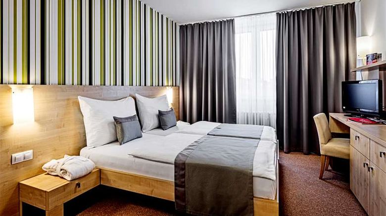 <b>Hotel Vista Room</b>. Images powered by <a href="https://iceportal.shijigroup.com/" title="IcePortal" target="_blank">IcePortal</a>.