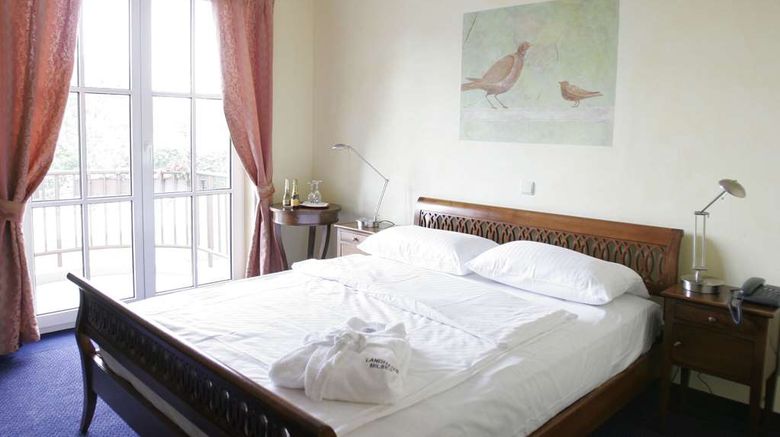 <b>Hotel Landhaus Milser Room</b>. Images powered by <a href="https://iceportal.shijigroup.com/" title="IcePortal" target="_blank">IcePortal</a>.