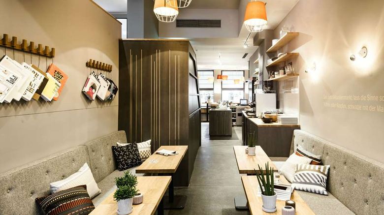 <b>BOLD Hotel Muenchen Zentrum Restaurant</b>. Images powered by <a href="https://iceportal.shijigroup.com/" title="IcePortal" target="_blank">IcePortal</a>.