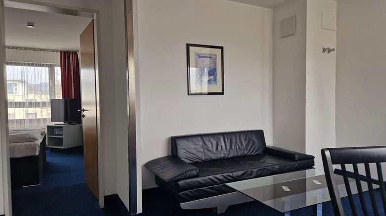 <b>City Hotel Reutlingen Suite</b>. Images powered by <a href="https://iceportal.shijigroup.com/" title="IcePortal" target="_blank">IcePortal</a>.