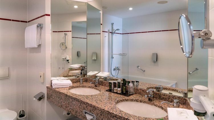 Globana Airport Hotel Suite