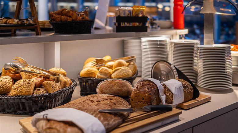 <b>Globana Airport Hotel Restaurant</b>. Images powered by <a href="https://iceportal.shijigroup.com/" title="IcePortal" target="_blank">IcePortal</a>.
