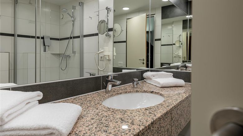 <b>Globana Airport Hotel Room</b>. Images powered by <a href="https://iceportal.shijigroup.com/" title="IcePortal" target="_blank">IcePortal</a>.