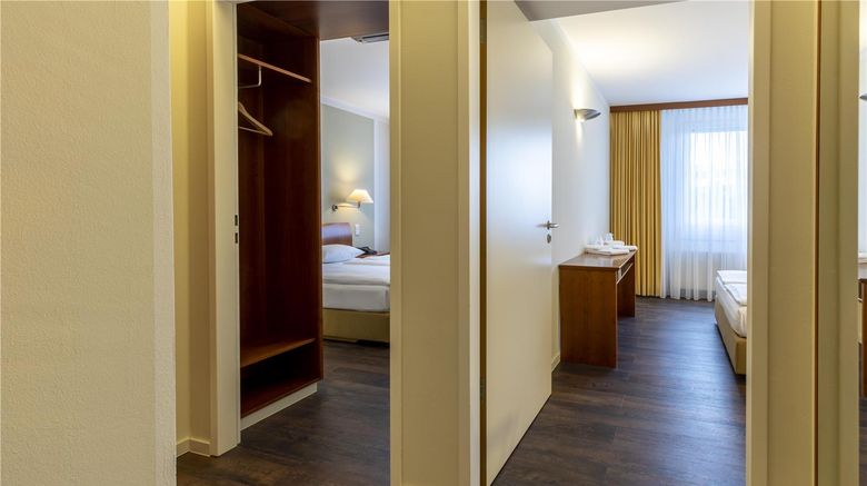 <b>Globana Airport Hotel Room</b>. Images powered by <a href="https://iceportal.shijigroup.com/" title="IcePortal" target="_blank">IcePortal</a>.