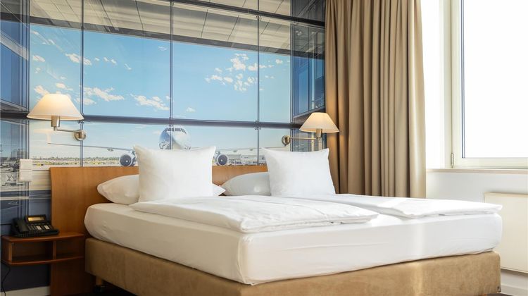 Globana Airport Hotel Suite