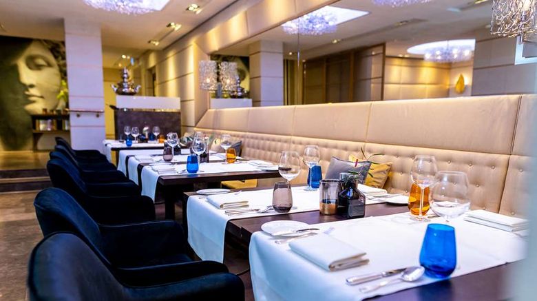 <b>Hotel Kaiserhof Restaurant</b>. Images powered by <a href="https://iceportal.shijigroup.com/" title="IcePortal" target="_blank">IcePortal</a>.