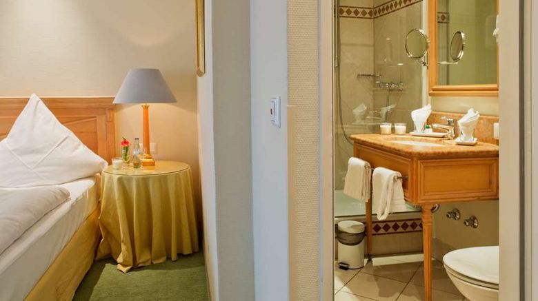 <b>Central Hotel Kaiserhof Room</b>. Images powered by <a href="https://iceportal.shijigroup.com/" title="IcePortal" target="_blank">IcePortal</a>.