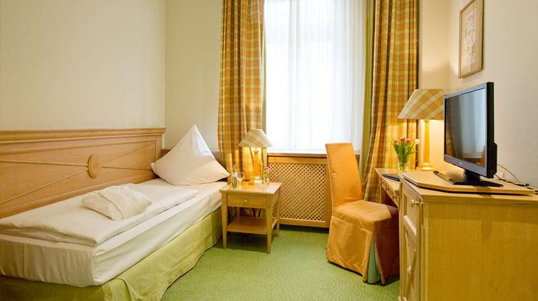 <b>Central Hotel Kaiserhof Room</b>. Images powered by <a href="https://iceportal.shijigroup.com/" title="IcePortal" target="_blank">IcePortal</a>.