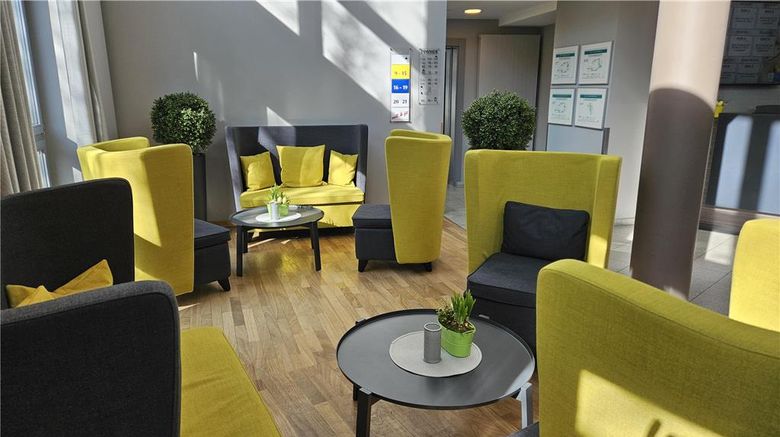 <b>Median Hotel Lobby</b>. Images powered by <a href="https://iceportal.shijigroup.com/" title="IcePortal" target="_blank">IcePortal</a>.
