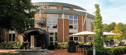 Median Hotel Exterior