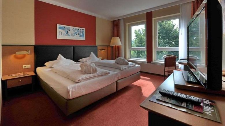<b>Court Hotel Room</b>. Images powered by <a href="https://iceportal.shijigroup.com/" title="IcePortal" target="_blank">IcePortal</a>.