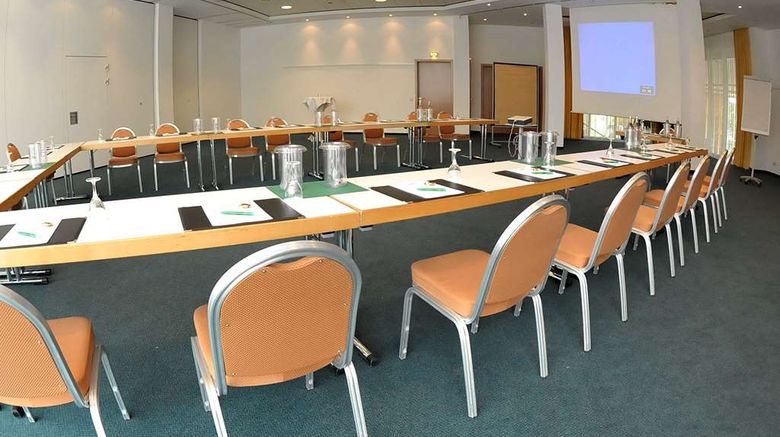 <b>Court Hotel Meeting</b>. Images powered by <a href="https://iceportal.shijigroup.com/" title="IcePortal" target="_blank">IcePortal</a>.
