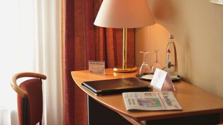 <b>Court Hotel Room</b>. Images powered by <a href="https://iceportal.shijigroup.com/" title="IcePortal" target="_blank">IcePortal</a>.