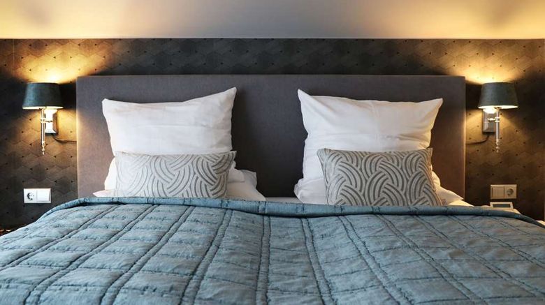 <b>Court Hotel Suite</b>. Images powered by <a href="https://iceportal.shijigroup.com/" title="IcePortal" target="_blank">IcePortal</a>.