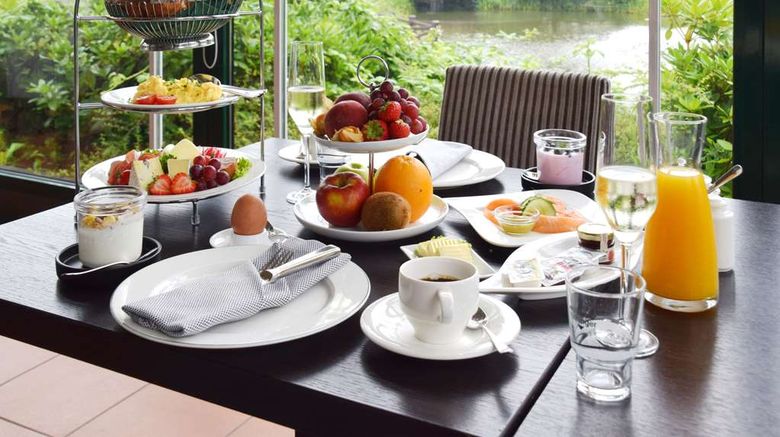 <b>Court Hotel Restaurant</b>. Images powered by <a href="https://iceportal.shijigroup.com/" title="IcePortal" target="_blank">IcePortal</a>.