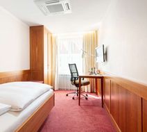 Hotel Bayerischer Hof Room