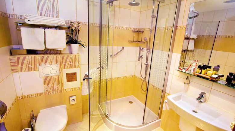 <b>Hotel Danubia Gate Room</b>. Images powered by <a href="https://iceportal.shijigroup.com/" title="IcePortal" target="_blank">IcePortal</a>.
