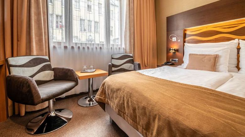 <b>Hotel Danubia Gate Room</b>. Images powered by <a href="https://iceportal.shijigroup.com/" title="IcePortal" target="_blank">IcePortal</a>.
