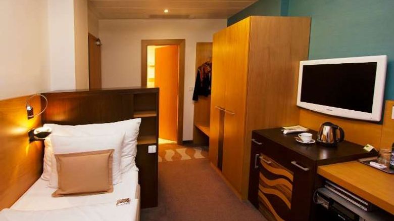 <b>Hotel Danubia Gate Room</b>. Images powered by <a href="https://iceportal.shijigroup.com/" title="IcePortal" target="_blank">IcePortal</a>.