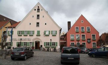 Schuster Hotel
