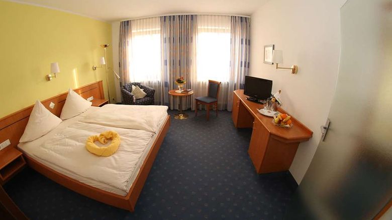<b>Schuster Hotel Room</b>. Images powered by <a href="https://iceportal.shijigroup.com/" title="IcePortal" target="_blank">IcePortal</a>.