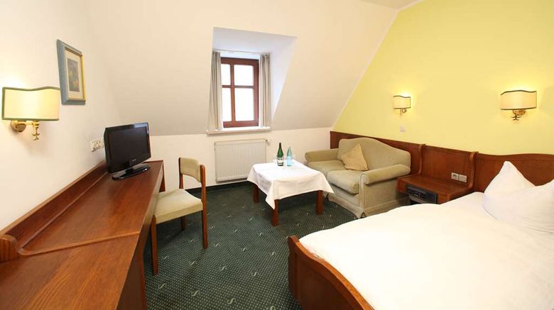 <b>Schuster Hotel Room</b>. Images powered by <a href="https://iceportal.shijigroup.com/" title="IcePortal" target="_blank">IcePortal</a>.