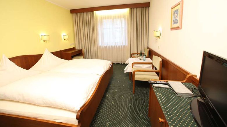 <b>Schuster Hotel Room</b>. Images powered by <a href="https://iceportal.shijigroup.com/" title="IcePortal" target="_blank">IcePortal</a>.
