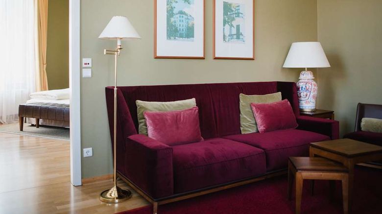 <b>Louisa's Place Suite</b>. Images powered by <a href="https://iceportal.shijigroup.com/" title="IcePortal" target="_blank">IcePortal</a>.