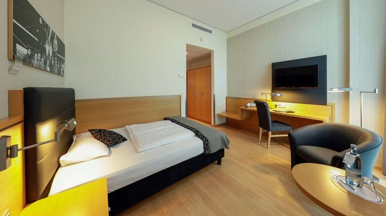 <b>Airporthotel Berlin Adlershof Room</b>. Images powered by <a href="https://iceportal.shijigroup.com/" title="IcePortal" target="_blank">IcePortal</a>.