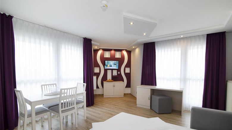 <b>Nautic Hotel Bremerhaven Suite</b>. Images powered by <a href="https://iceportal.shijigroup.com/" title="IcePortal" target="_blank">IcePortal</a>.