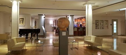 Hotel Kaiserin Augusta Lobby