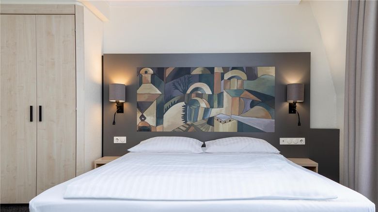 <b>Hotel Kaiserin Augusta Room</b>. Images powered by <a href="https://iceportal.shijigroup.com/" title="IcePortal" target="_blank">IcePortal</a>.