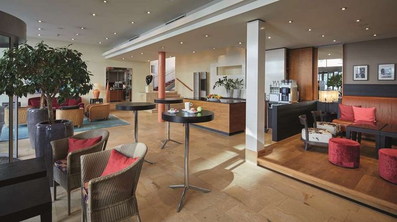 <b>Parkhotel Pforzheim Lobby</b>. Images powered by <a href="https://iceportal.shijigroup.com/" title="IcePortal" target="_blank">IcePortal</a>.