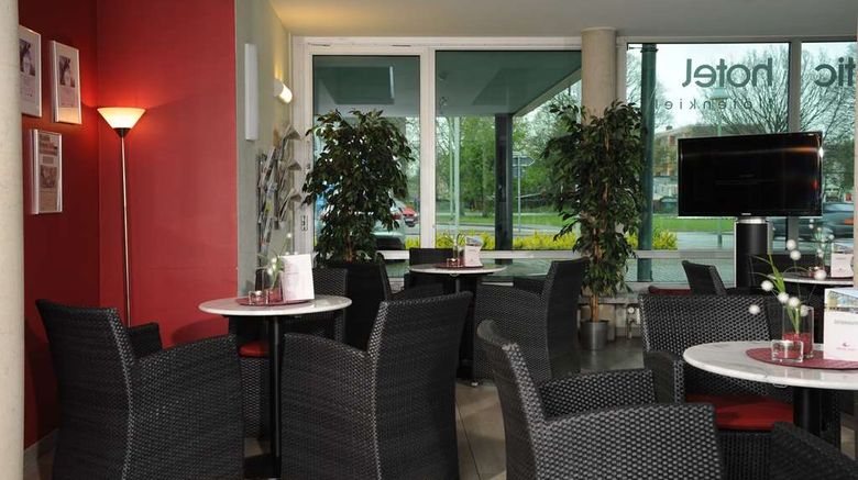 <b>Atlantic Hotel am Floetenkiel Lobby</b>. Images powered by <a href="https://iceportal.shijigroup.com/" title="IcePortal" target="_blank">IcePortal</a>.