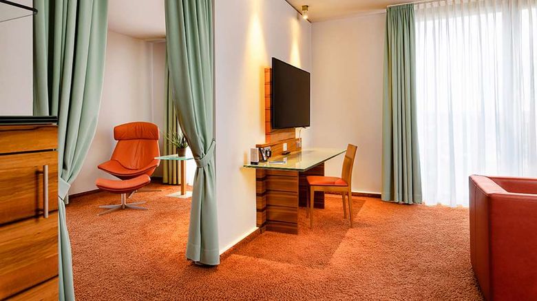 <b>Schlosshotel Hellenstein Suite</b>. Images powered by <a href="https://iceportal.shijigroup.com/" title="IcePortal" target="_blank">IcePortal</a>.