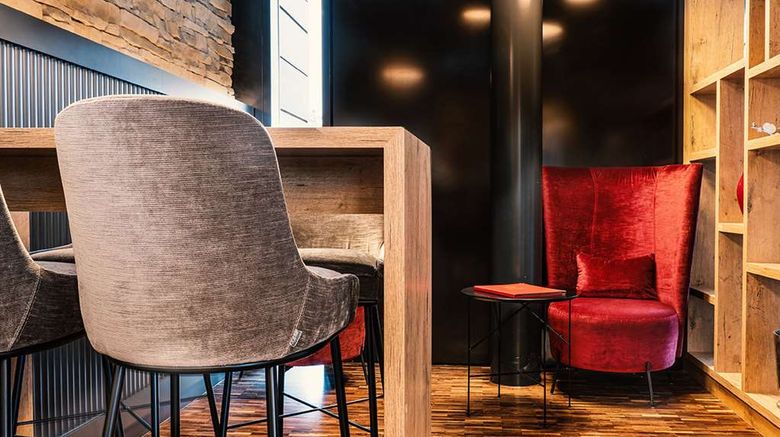 <b>Schlosshotel Hellenstein Restaurant</b>. Images powered by <a href="https://iceportal.shijigroup.com/" title="IcePortal" target="_blank">IcePortal</a>.