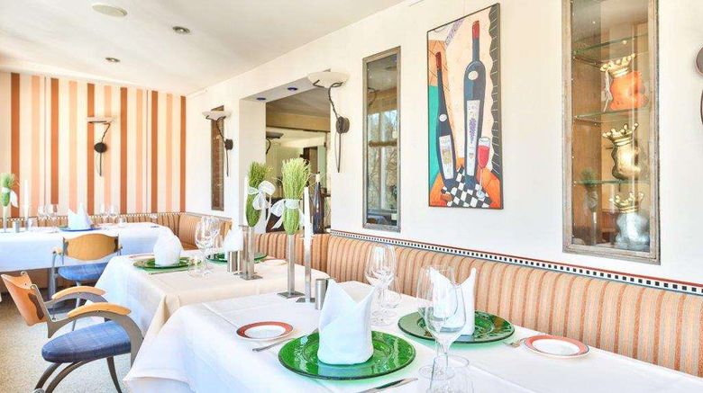 <b>Hotel am Triller Restaurant</b>. Images powered by <a href="https://iceportal.shijigroup.com/" title="IcePortal" target="_blank">IcePortal</a>.