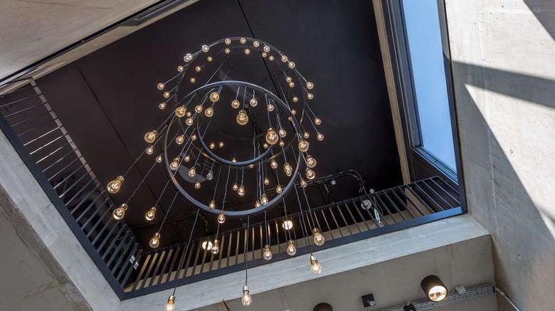 <b>Gambino Hotel Cincinnati Lobby</b>. Images powered by <a href="https://iceportal.shijigroup.com/" title="IcePortal" target="_blank">IcePortal</a>.