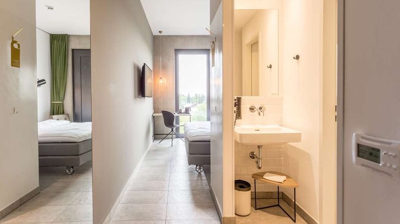 <b>Gambino Hotel Cincinnati Room</b>. Images powered by <a href="https://iceportal.shijigroup.com/" title="IcePortal" target="_blank">IcePortal</a>.