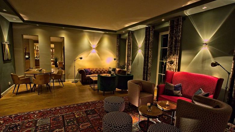 <b>Bad-Hotel Lobby</b>. Images powered by <a href="https://iceportal.shijigroup.com/" title="IcePortal" target="_blank">IcePortal</a>.