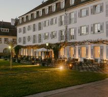 Bad-Hotel Exterior
