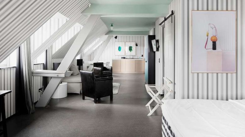 <b>Hotel Restaurant Helvetia Room</b>. Images powered by <a href="https://iceportal.shijigroup.com/" title="IcePortal" target="_blank">IcePortal</a>.