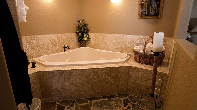 <b>A Sunset Chateau Suite</b>. Images powered by <a href="https://iceportal.shijigroup.com/" title="IcePortal" target="_blank">IcePortal</a>.