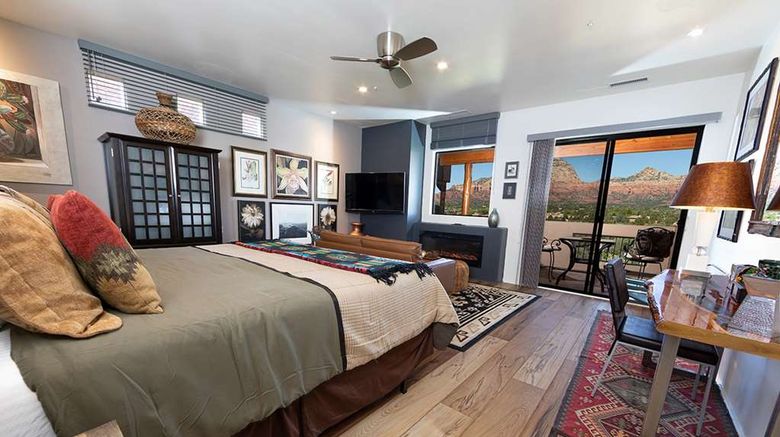 <b>A Sunset Chateau Room</b>. Images powered by <a href="https://iceportal.shijigroup.com/" title="IcePortal" target="_blank">IcePortal</a>.