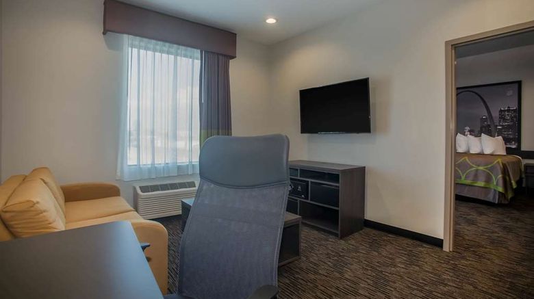<b>Super 8 by Wyndham St Louis North Suite</b>. Images powered by <a href="https://iceportal.shijigroup.com/" title="IcePortal" target="_blank">IcePortal</a>.