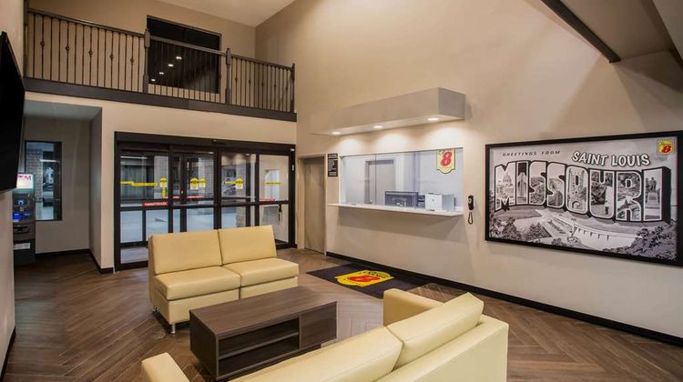 Super 8 by Wyndham St Louis North Lobby