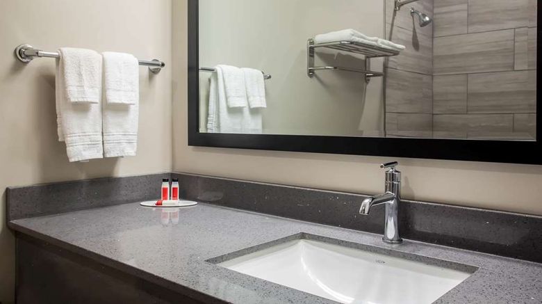 <b>Super 8 by Wyndham St Louis North Room</b>. Images powered by <a href="https://iceportal.shijigroup.com/" title="IcePortal" target="_blank">IcePortal</a>.