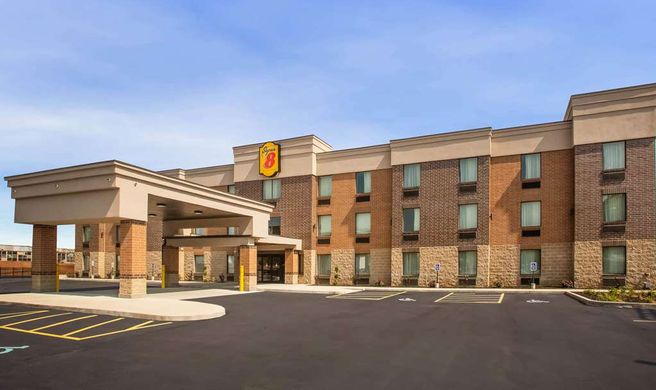 Super 8 by Wyndham St Louis North Exterior
