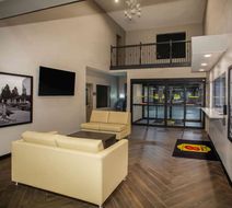 Super 8 by Wyndham St Louis North Lobby
